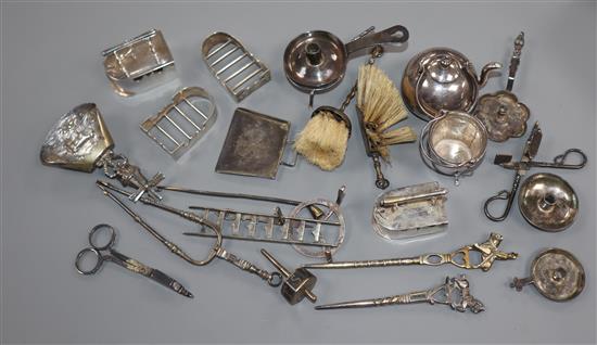 A Dutch miniature white metal kettle and a collection of other miniature novelties,